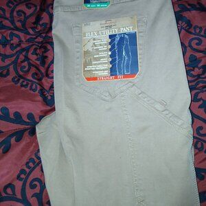 Weatherproof flex utility pant.  Strait fit
